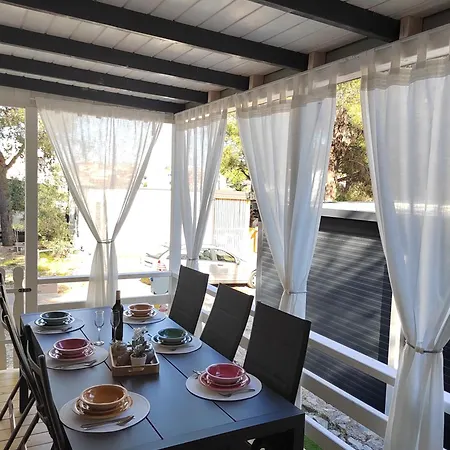 House Lana, 704 Kamp alanı Drage
