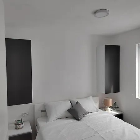 House Lana, 704 캠프장 *