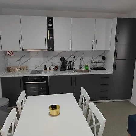 House Lana, 704 * 드라게