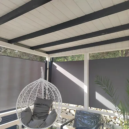 House Lana, 704 캠프장