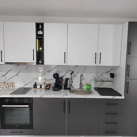 House Lana, 704 * 드라게