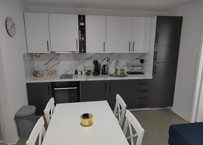 House Lana, 704 * Drage